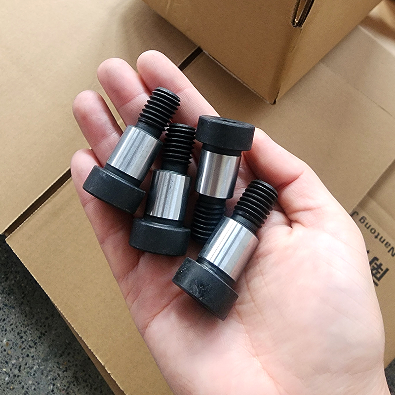 Kohlenstoffstahl 1-8 UNC x 4