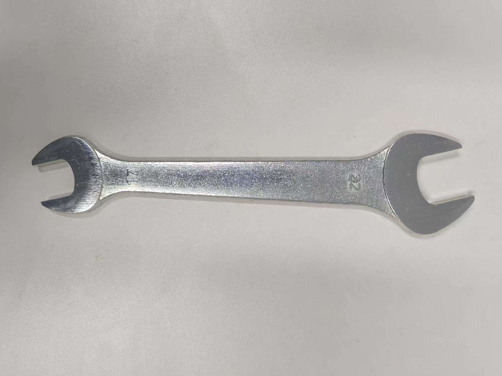 Tragbarer Doppelmaulschlüssel aus China mit hohem Kohlenstoffstahl, tragbarer Handschlüssel für die Autoreparatur, Unterstützung kundenspezifischer Zeichnungen und Musterverarbeitung