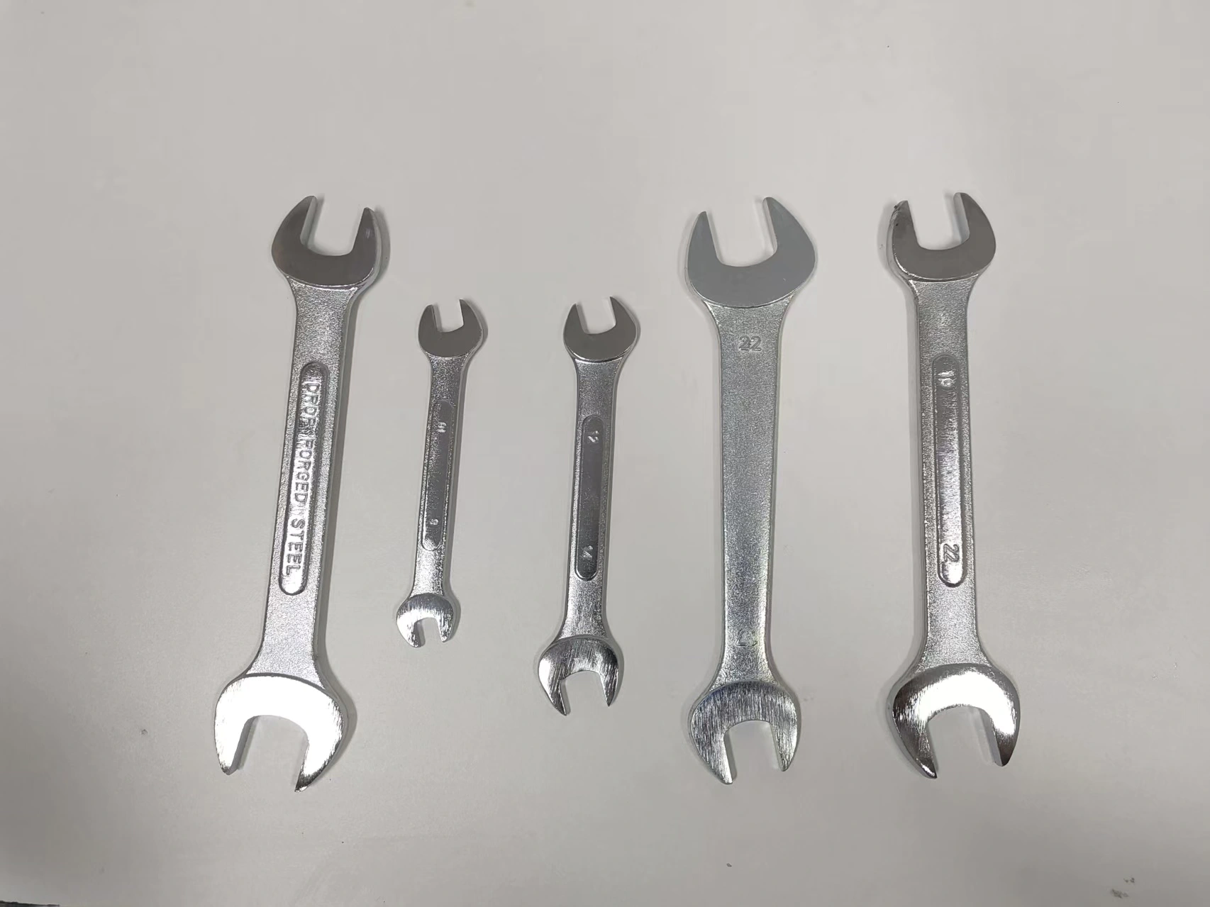 Tragbarer Doppelmaulschlüssel aus China mit hohem Kohlenstoffstahl, tragbarer Handschlüssel für die Autoreparatur, Unterstützung kundenspezifischer Zeichnungen und Musterverarbeitung